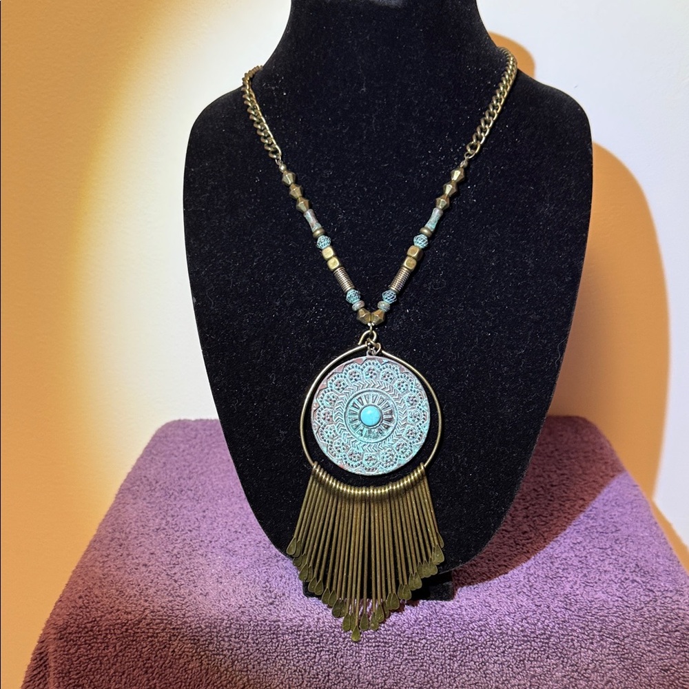 Elegant Turquoise and Gold Pendant Necklace
